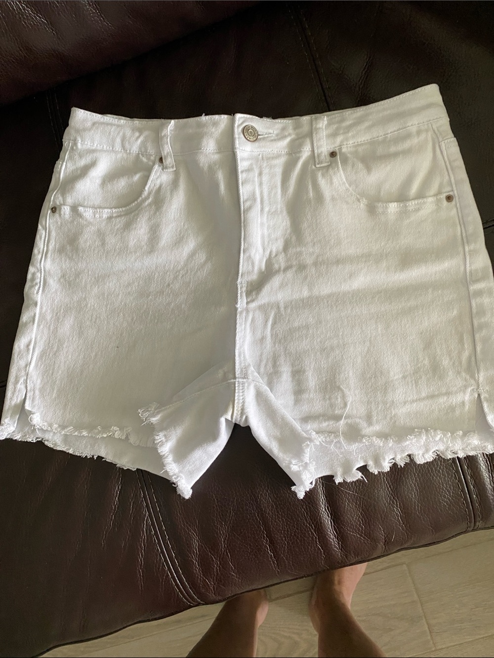Zenana White Frayed Hem Women’s Denim Shorts